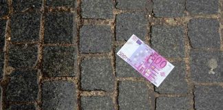 Racisme - 20h de garde à vue pour avoir payé avec un vrai billet de 500 euros2