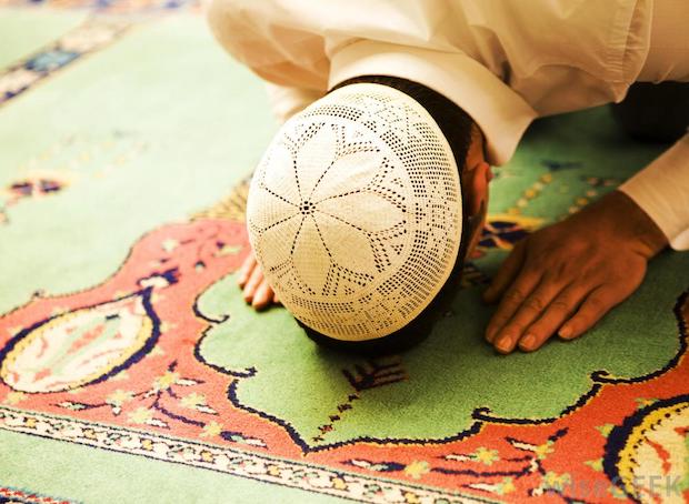 Religion : Utiliser un tapis pour la prière est-il obligatoire