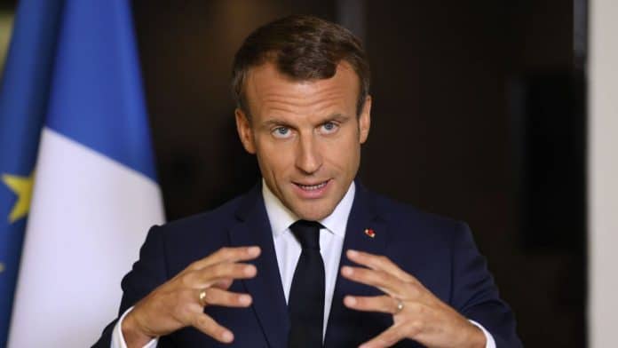 Emmanuel macron s'attaque à la radicalisation et au financement de l'Islam de France