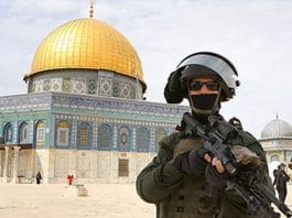 Israël arrête 13 Palestiniens qui sortaient de la mosquée Al-Aqsa après la prière