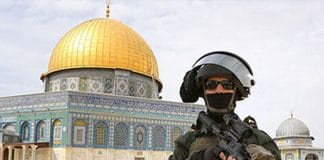 Israël arrête 13 Palestiniens qui sortaient de la mosquée Al-Aqsa après la prière