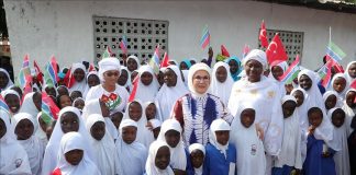 La femme du président Erdogan inaugure une mosquée et une école islamique en Gambie