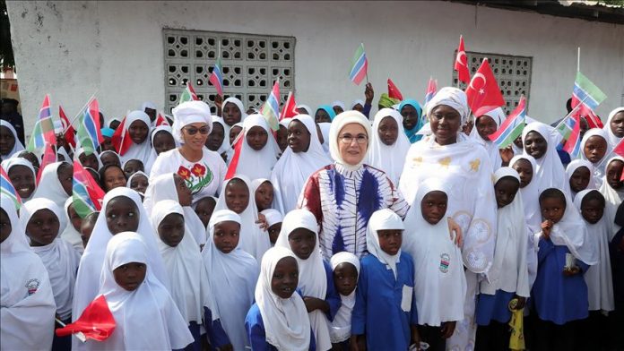 La femme du président Erdogan inaugure une mosquée et une école islamique en Gambie