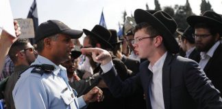 policiers déguisés palestiniens colons juifs attaque