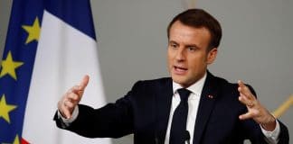 Emmanuel Macron encourage son équipe - «  Soyez fiers d’être des amateurs ! »