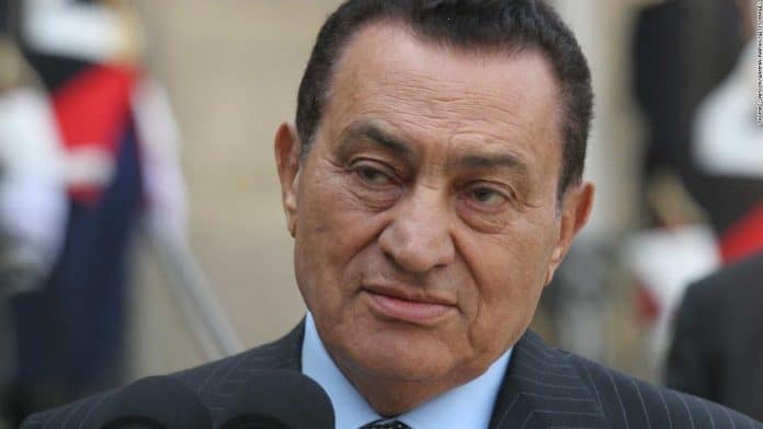 Hosni Moubarak sera enterré dans de «petites» funérailles militaires