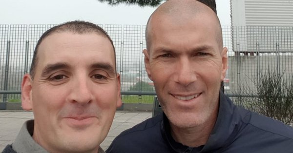 Insolite - Un automobiliste se fait percuter par… Zinédine Zidane !