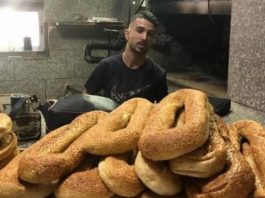 Jérusalem - Israël ferme de force une boulangerie palestinienne pour avoir distribué du pain aux fidèles musulmans