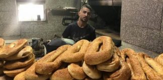 Jérusalem - Israël ferme de force une boulangerie palestinienne pour avoir distribué du pain aux fidèles musulmans