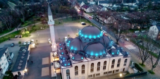 Allemagne Une mosquée appelle à la prière tous les soirs pour apaiser les habitants du confinement - VIDEO