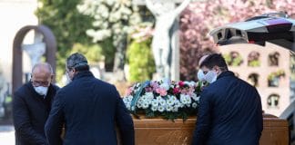 Confinement - Un chauffeur de corbillard verbalisé en plein cortège funéraire