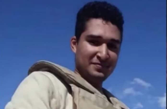 Egypte- un soldat se filme mutilant un cadavre civil puis le brûle dans le désert - VIDEO