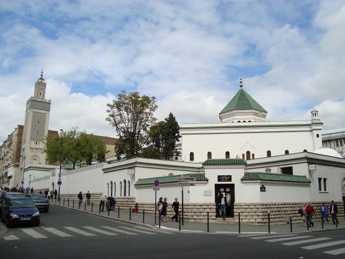 La Grande Mosquée de Paris annule la prière du vendredi « jusqu’à nouvel ordre »