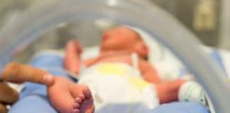 Londres - Un nouveau-né a été testé positif au coronavirus, la plus jeune victime du monde