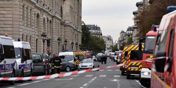 Paris : Un homme armé a ouvert le feu dans la cour d’une mosquée, un blessé en état d’urgence absolue