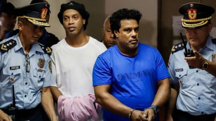 Ronaldinho détenu au Paraguay pour faux passeport