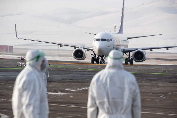 Coronavirus - Français et Américains se battent pour des masques à l'aéroport de Shangaï