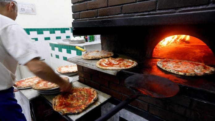 Coronavirus : Un pizzaïolo marocain offre des pizzas gratuites tous les jours en Italie
