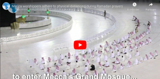 La Mecque les fidèles maintiennent les distances de sécurité pendant le Tarawih VIDEO