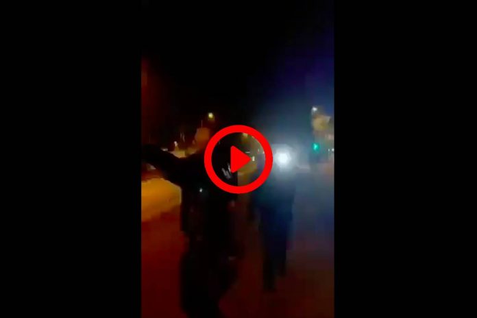 La police arrête violemment le journaliste Taha Bouhafs en plein liveVIDEO