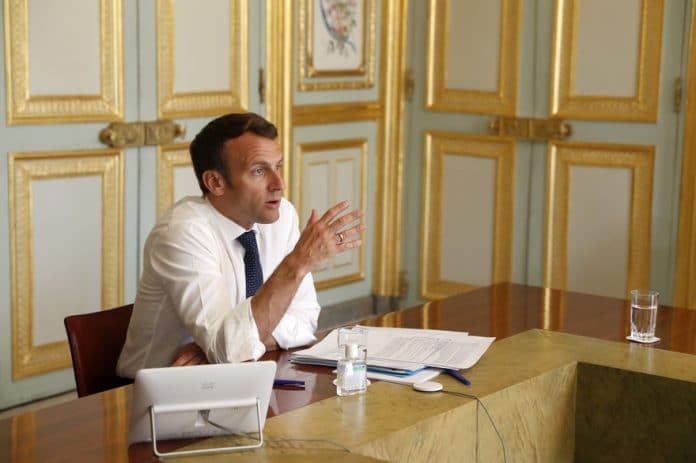 Macron annonce : pas de déconfinement par région, pas d'obligation de retour à l'école et port du masque dans les transports