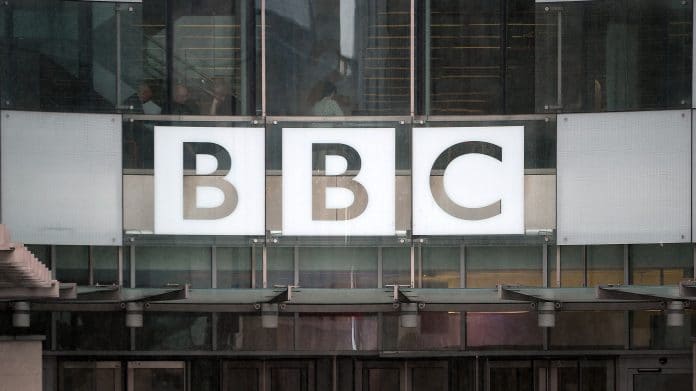 Royaume-Uni - la BBC diffuse des rappels et des sermons musulmans pendant la fermeture des mosquées