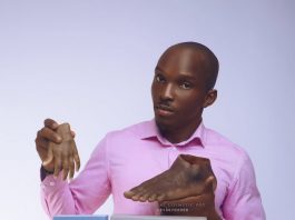 Santé : Un jeune Nigérian fabrique des prothèses de couleur noire