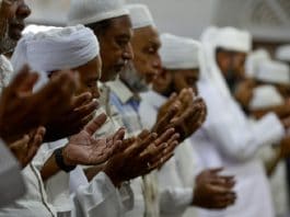 Valeurs Actuelles dérape complètement et publie un article insultant sur les musulmans