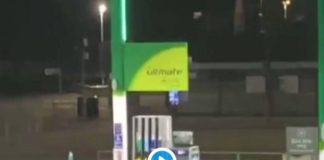 Choc un policier britannique tire sur un père au taser devant son jeune fils - VIDEO