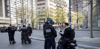 Confinement - de « faux-policiers » simulaient des contrôles pour voler leurs victimes