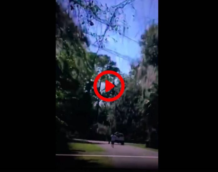 Etats-Unis une vidéo montre un afro-américain pourchassé puis abattu alors qu'il faisait du jogging - VIDEO