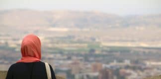 Palestine - témoin du massacre de sa famille à 12 ans, elle devient avocate et poursuit Israël en justice - VIDEO