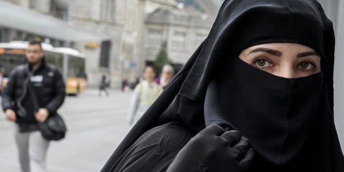 Pour le Collectif Canadien Anti-Islamophobie, «la France est la risée de la terre entière.»