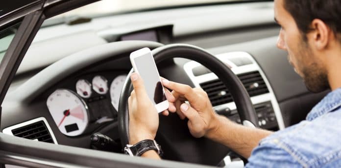 Téléphone au volant : le permis du conducteur pourra être confisqué