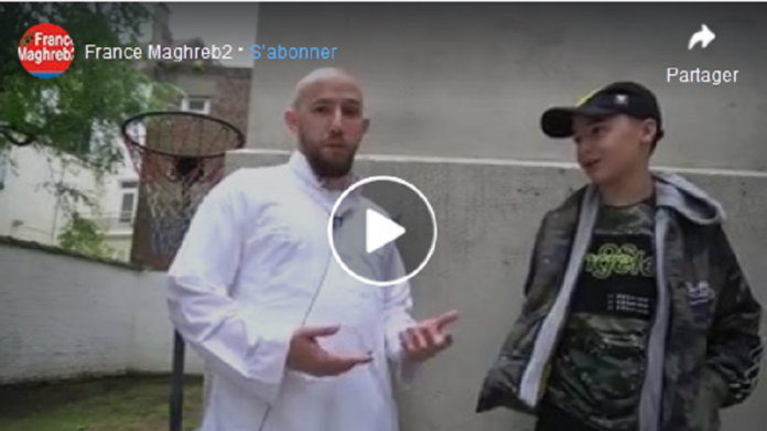 Un célèbre Youtubeur se convertit à l'Islam et répond aux questions de ses fans - VIDÉO