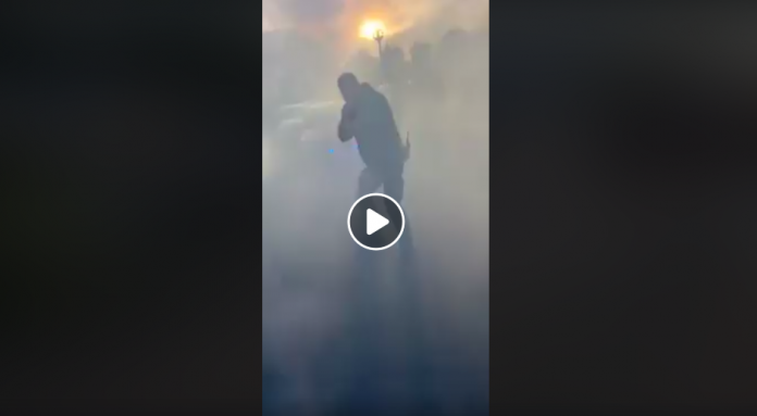 Yvelines la BAC jette des grenades lacrymogènes sur une mère et ses enfants - VIDEO