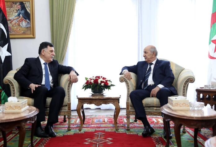 Alger renouvelle son offre de médiation entre les parties belligérantes en Libye alors que le président Tebboune accueille le Premier ministre al-Sarraj, président Saleh.