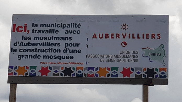 Aubervilliers : Polémique autour d'un panneau de la mairie annonçant l'ouverture prochaine d'une mosquée