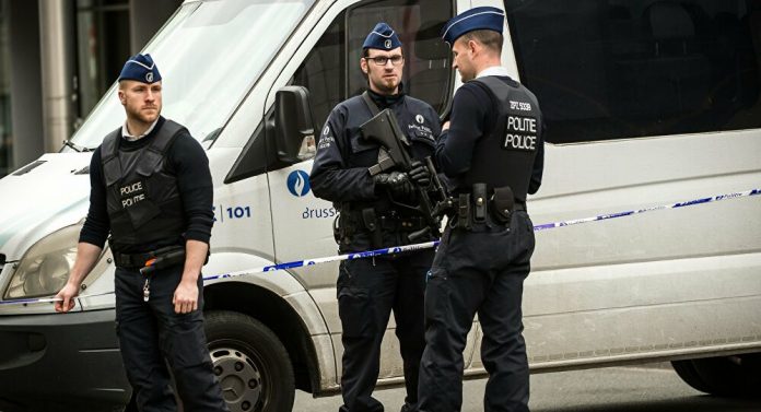 Belgique : trois anciens policiers en prison pour avoir racketté des migrants pendant des mois