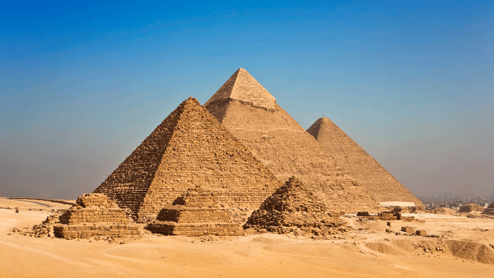 Des archéologues inquiets par un mouvement appelant à démolir les pyramides Égyptiennes