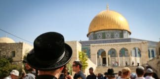 Des dizaines de colons israéliens prennent d'assaut Al-Aqsa pendant la réouverture