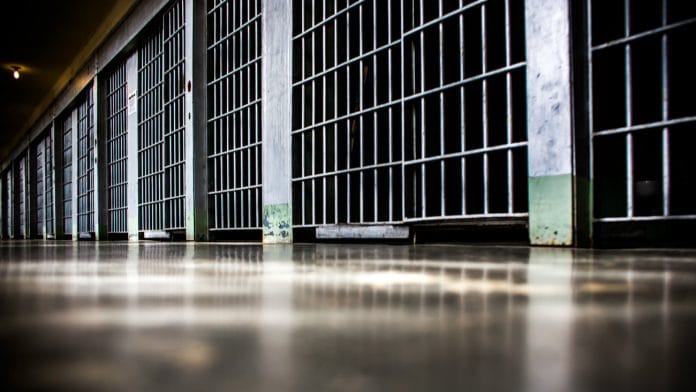 Des policiers noirs évincés de la prison où se trouve le meurtrier de George Floyd