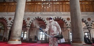 Inde - les désinfectants à base d’alcool dans les mosquées suscitent un débat parmi les savants
