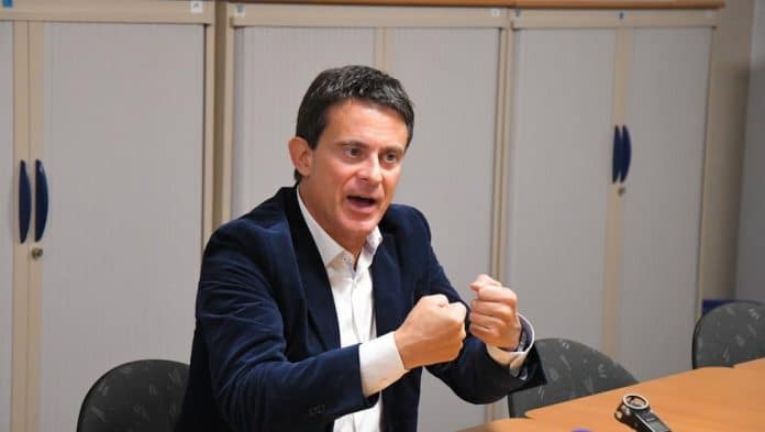 Manuel Valls accorde une interview controversée au magazine Valeurs Actuelles