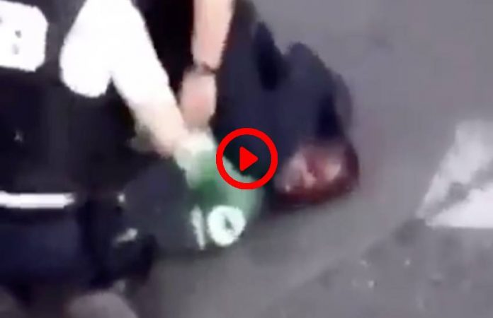 Paris la vidéo d’une arrestation similaire à celle de George Floyd fait polémique - VIDEO