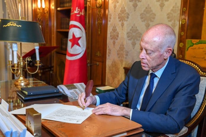 Tunisie - le président Kais Saied dévoile son talent caché pour la calligraphie arabe