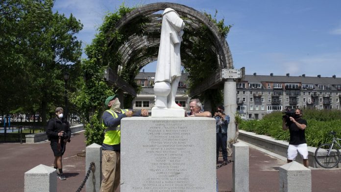 États-Unis : les statues de Christophe Colomb vandalisées à travers le pays pour dénoncer le racisme