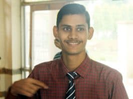 Abdul Razak, 19 ans et sourd-muet, retrouve sa famille après 9 ans de séparation, grâce aux cours en ligne