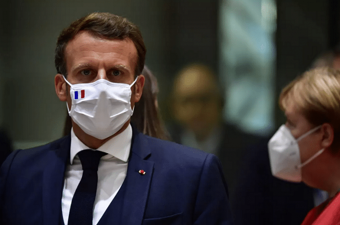 Emmanuel Macron : une photo de lui, fatigué et affalé dans un canapé, surprend les internautes