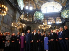 Erdogan défend la conversion de Sainte-Sophie en mosquée et réplique aux critiques